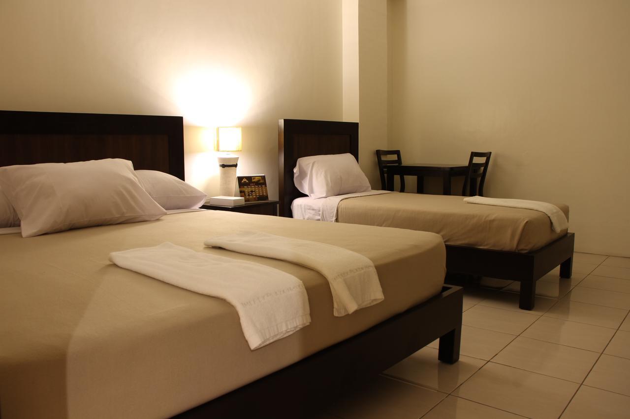 Imerex Plaza Hotel Angeles Eksteriør bilde